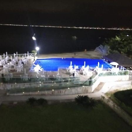 Apartamento Pe Na Areia Frente Para O Mar E Piscina Na Prainha Карагуататуба Екстериор снимка