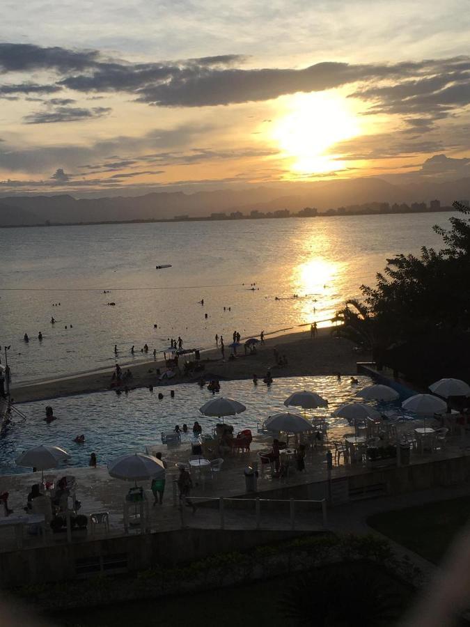 Apartamento Pe Na Areia Frente Para O Mar E Piscina Na Prainha Карагуататуба Екстериор снимка