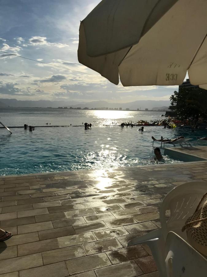 Apartamento Pe Na Areia Frente Para O Mar E Piscina Na Prainha Карагуататуба Екстериор снимка