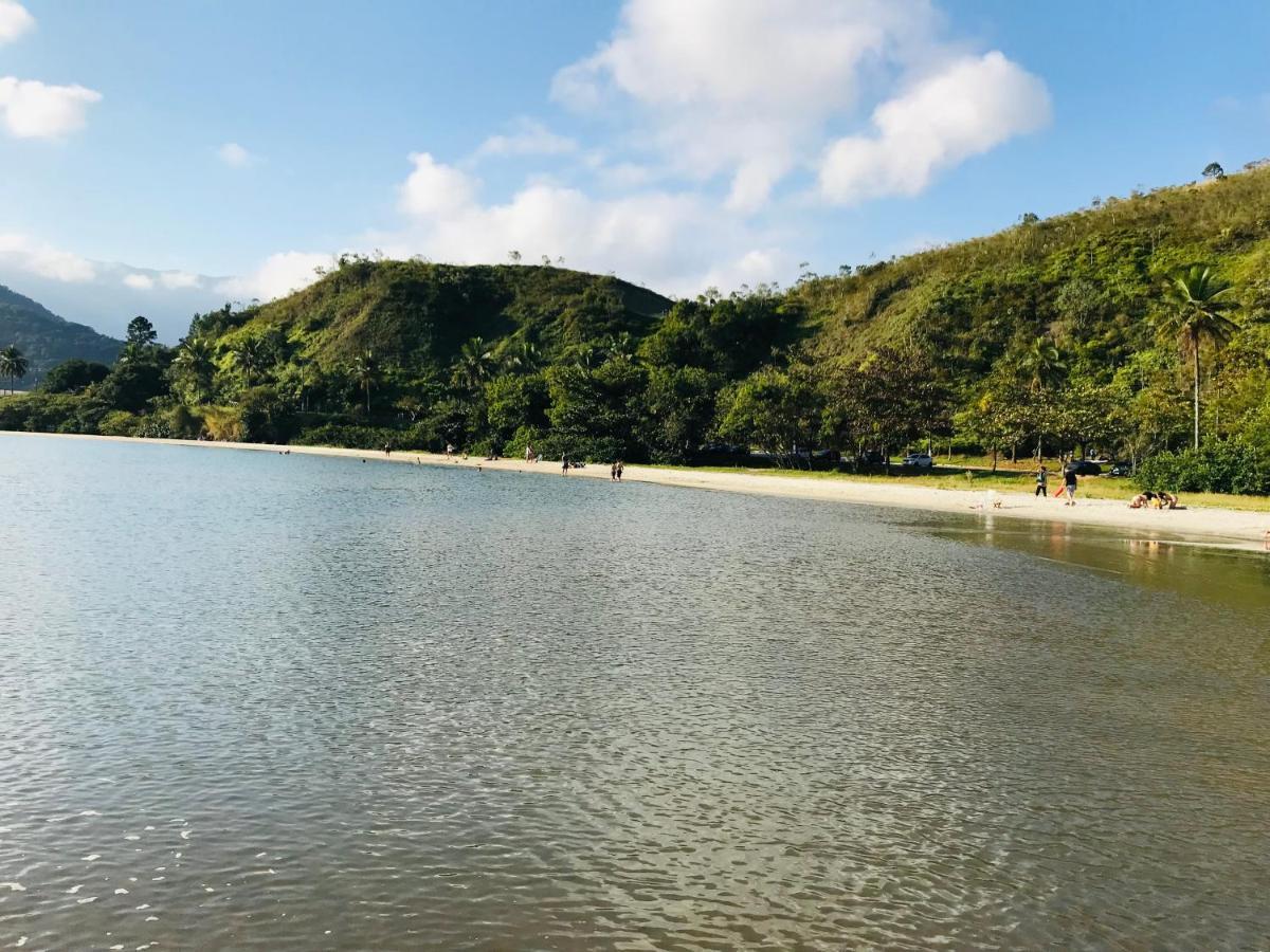 Apartamento Pe Na Areia Frente Para O Mar E Piscina Na Prainha Карагуататуба Екстериор снимка