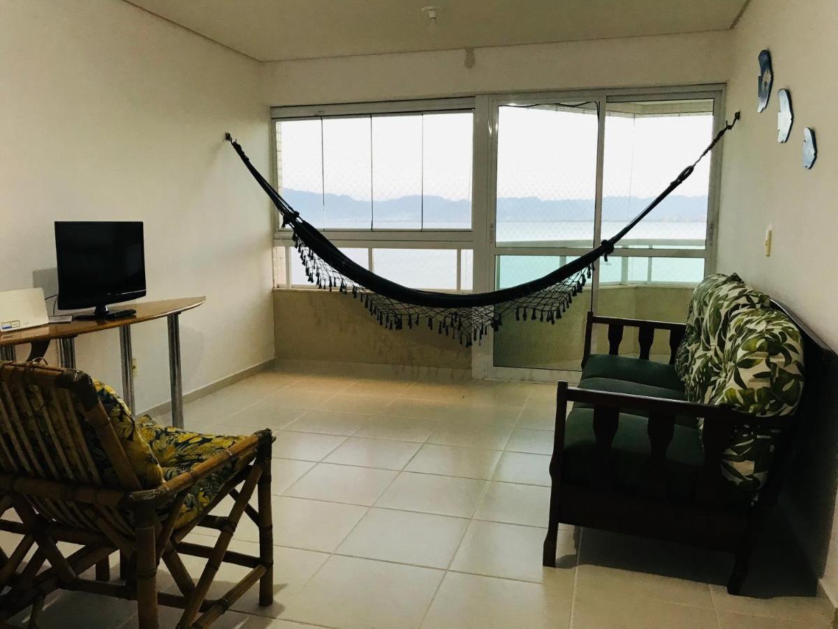 Apartamento Pe Na Areia Frente Para O Mar E Piscina Na Prainha Карагуататуба Екстериор снимка