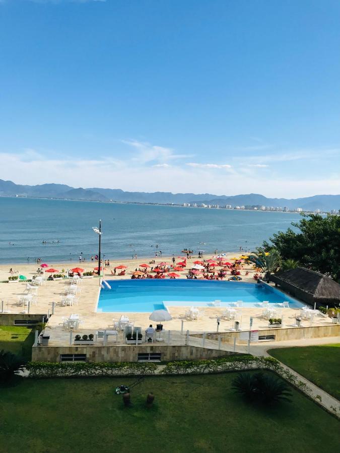 Apartamento Pe Na Areia Frente Para O Mar E Piscina Na Prainha Карагуататуба Екстериор снимка