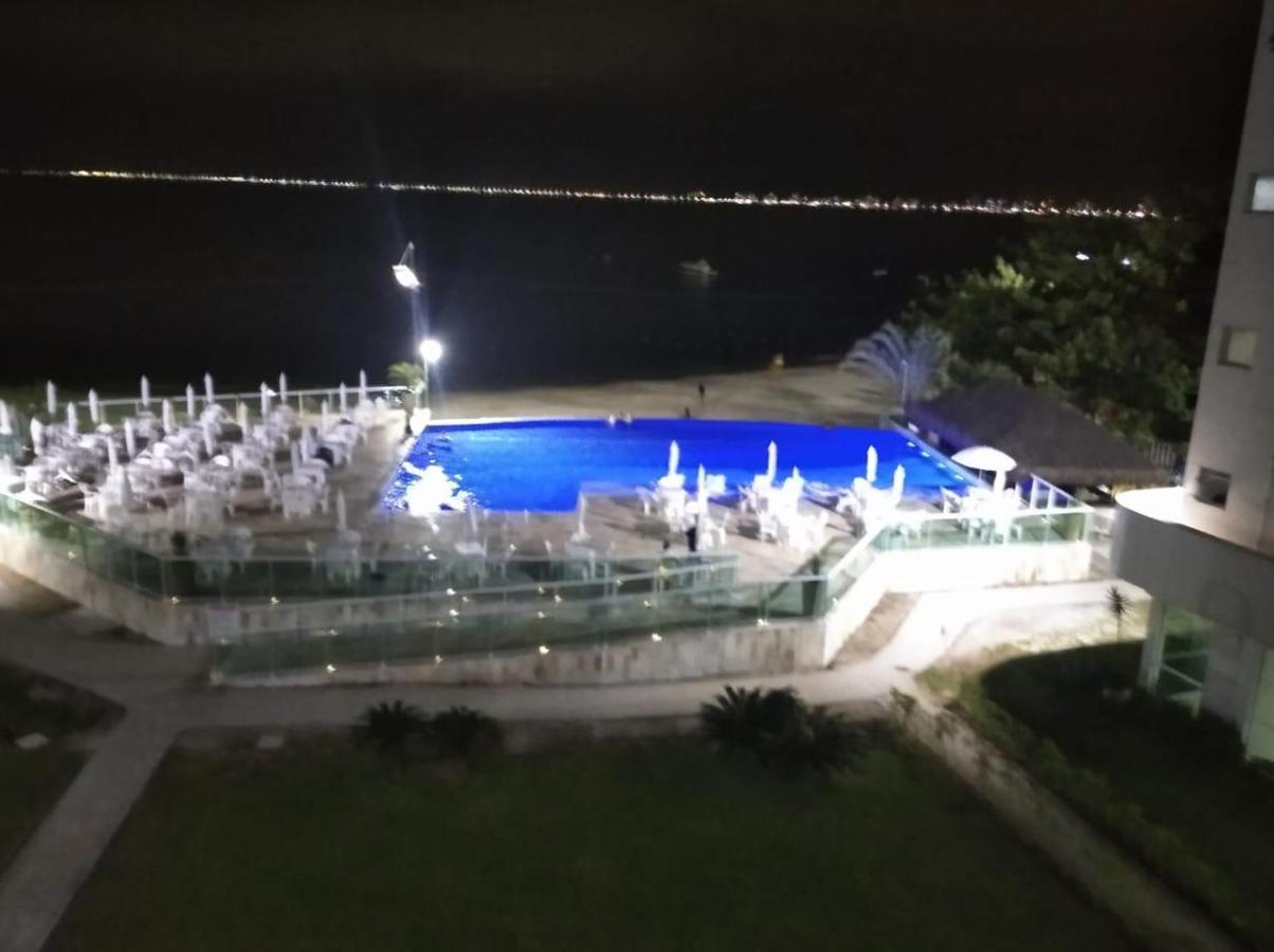 Apartamento Pe Na Areia Frente Para O Mar E Piscina Na Prainha Карагуататуба Екстериор снимка