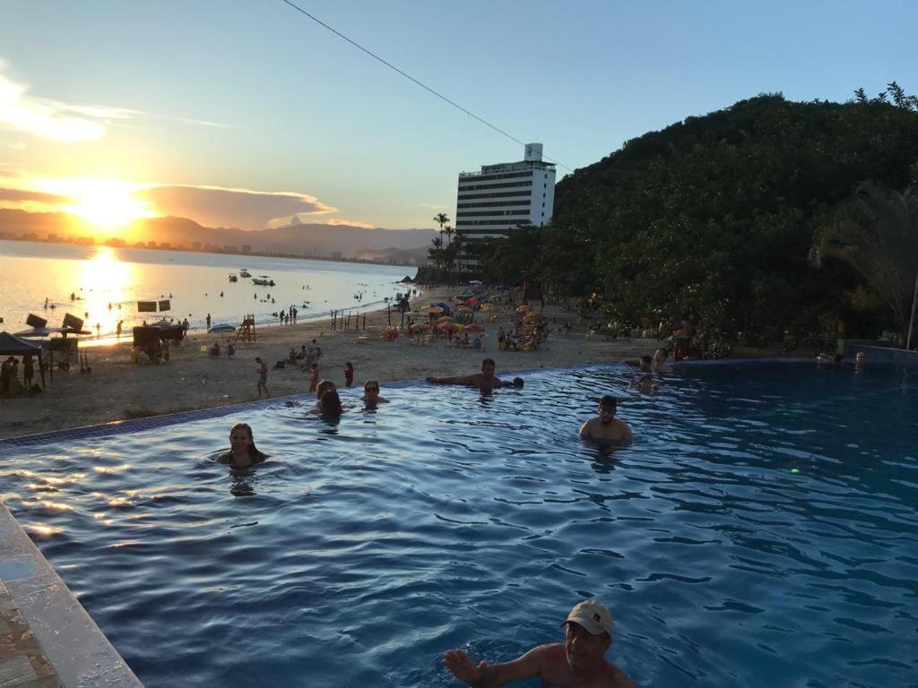 Apartamento Pe Na Areia Frente Para O Mar E Piscina Na Prainha Карагуататуба Екстериор снимка